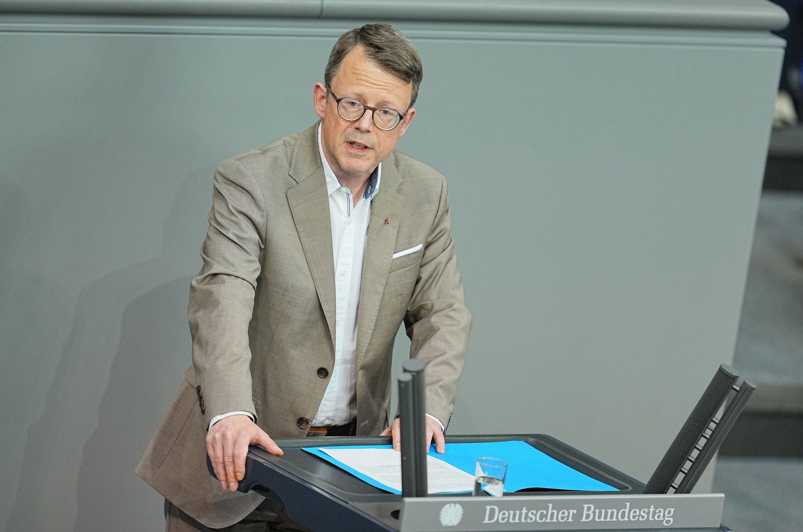 Der Linken-Abgeordnete Ulrich Thoden forderte die Bundesregierung als Konsequenz aus dem Gutachten auf, der US-Regierung die Nutzung der US-Militärbasen auf deutschem Boden für die Kriegsführung im Iran zu untersagen. (Archivbild)