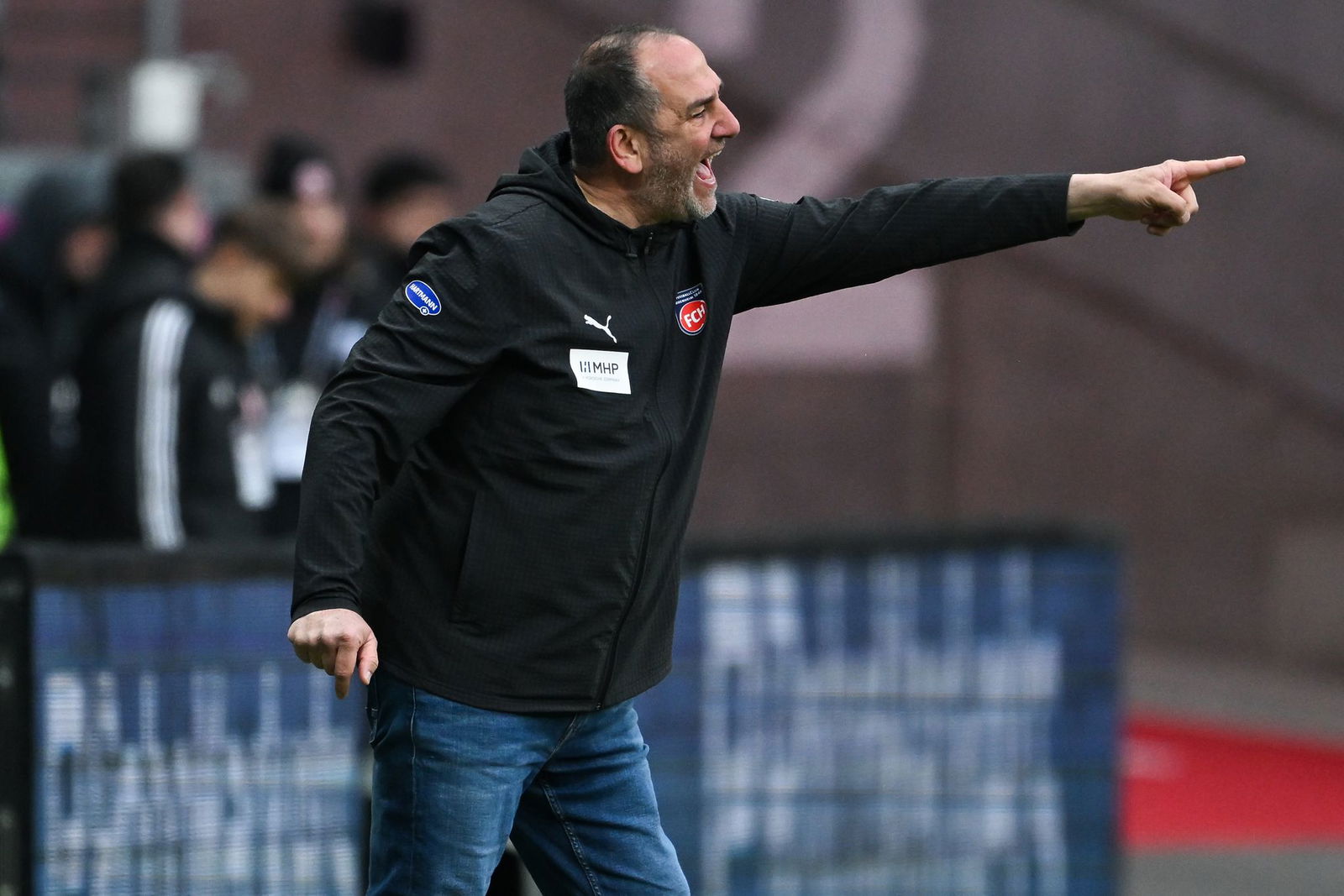 Heidenheims Trainer Frank Schmidt haderte nach der Niederlage in Frankfurt mit dem Pech.