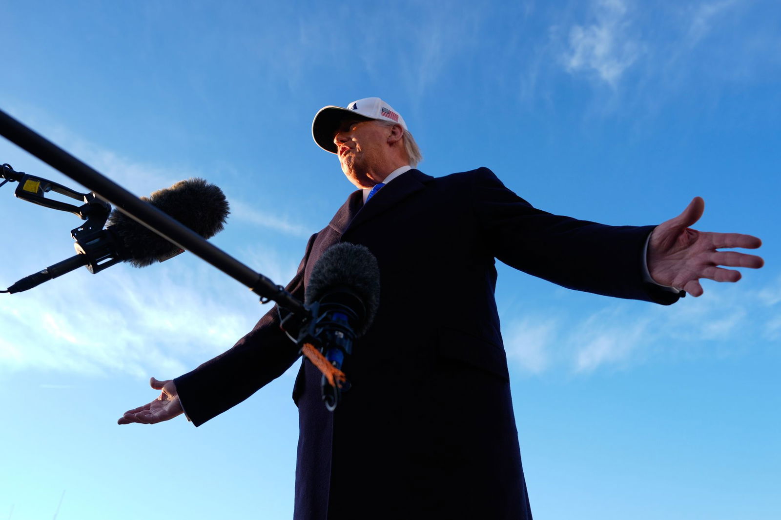 US-Präsident Trump hat militärische Hilfe «vieler Länder» für die sichere Schifffahrt durch die Straße von Hormus in Aussicht gestellt. 