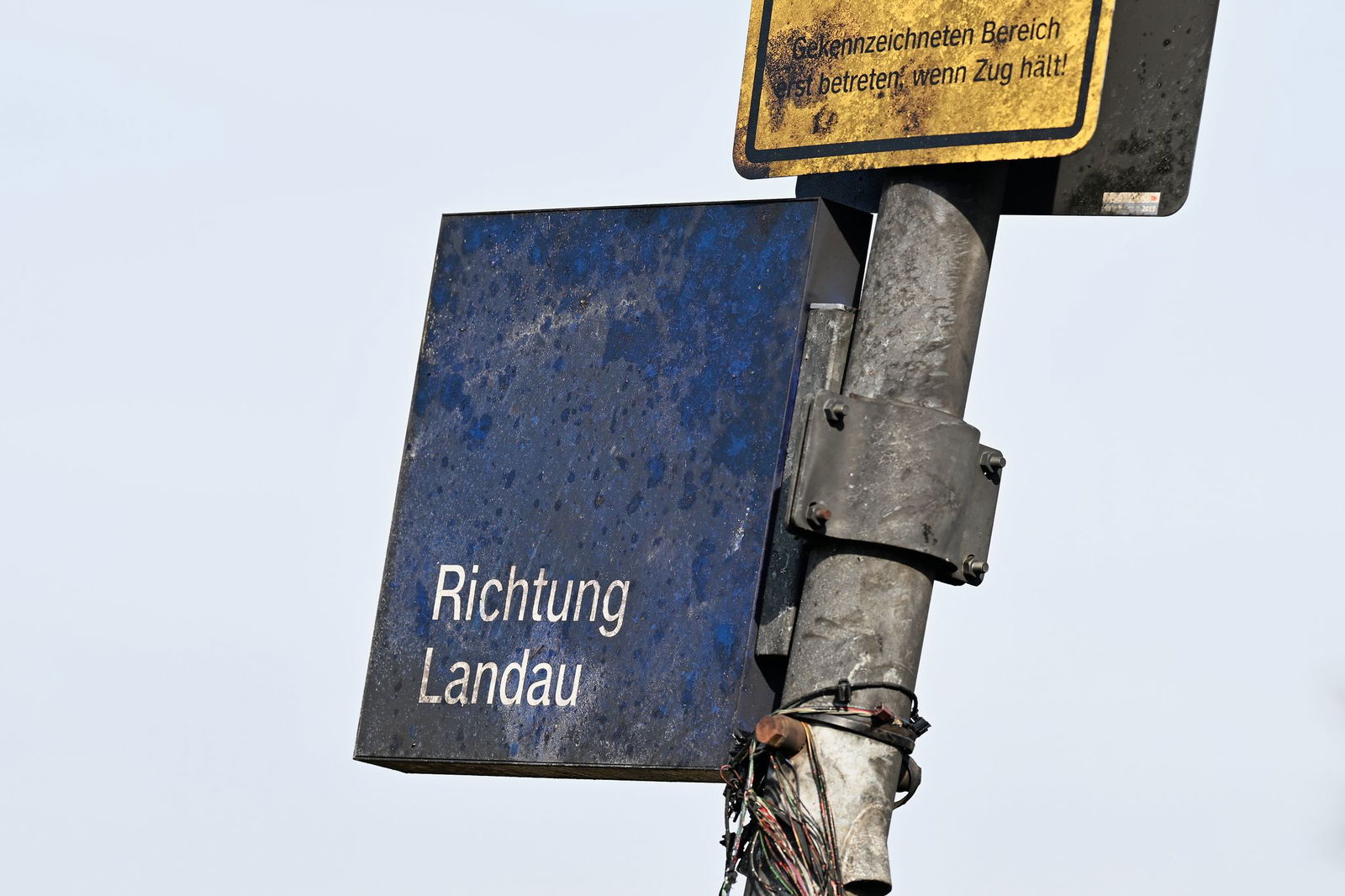 Die Bahnstrecke zwischen Landau und Winden ist nach wie vor gesperrt.