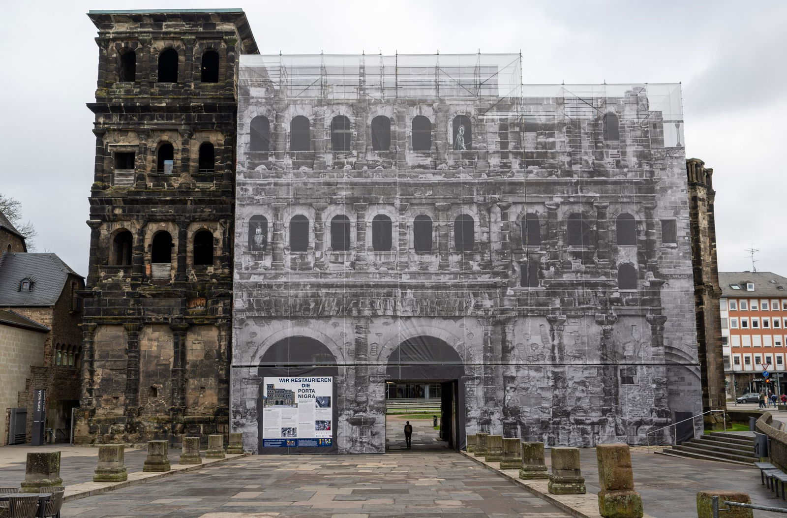 Die Südfassade wird bis Ende 2027 saniert.