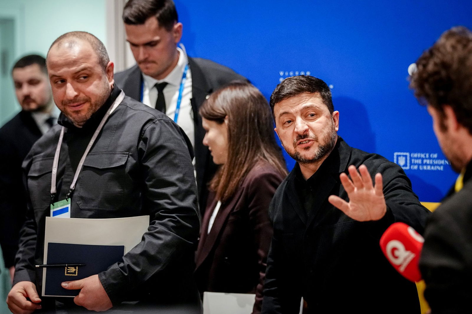 Der ukrainische Präsident Wolodymyr Selenskyj erklärt, dass die Friedensgespräche mit Russland unter US-Vermittlung wegen des Iran-Kriegs vertagt seien. (Archivbild)