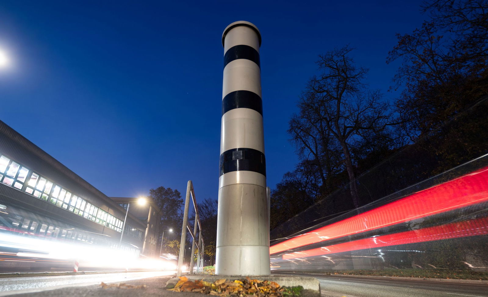 Mit Radarfallen nehmen Kommunen viel Geld ein. (Archivbild)
