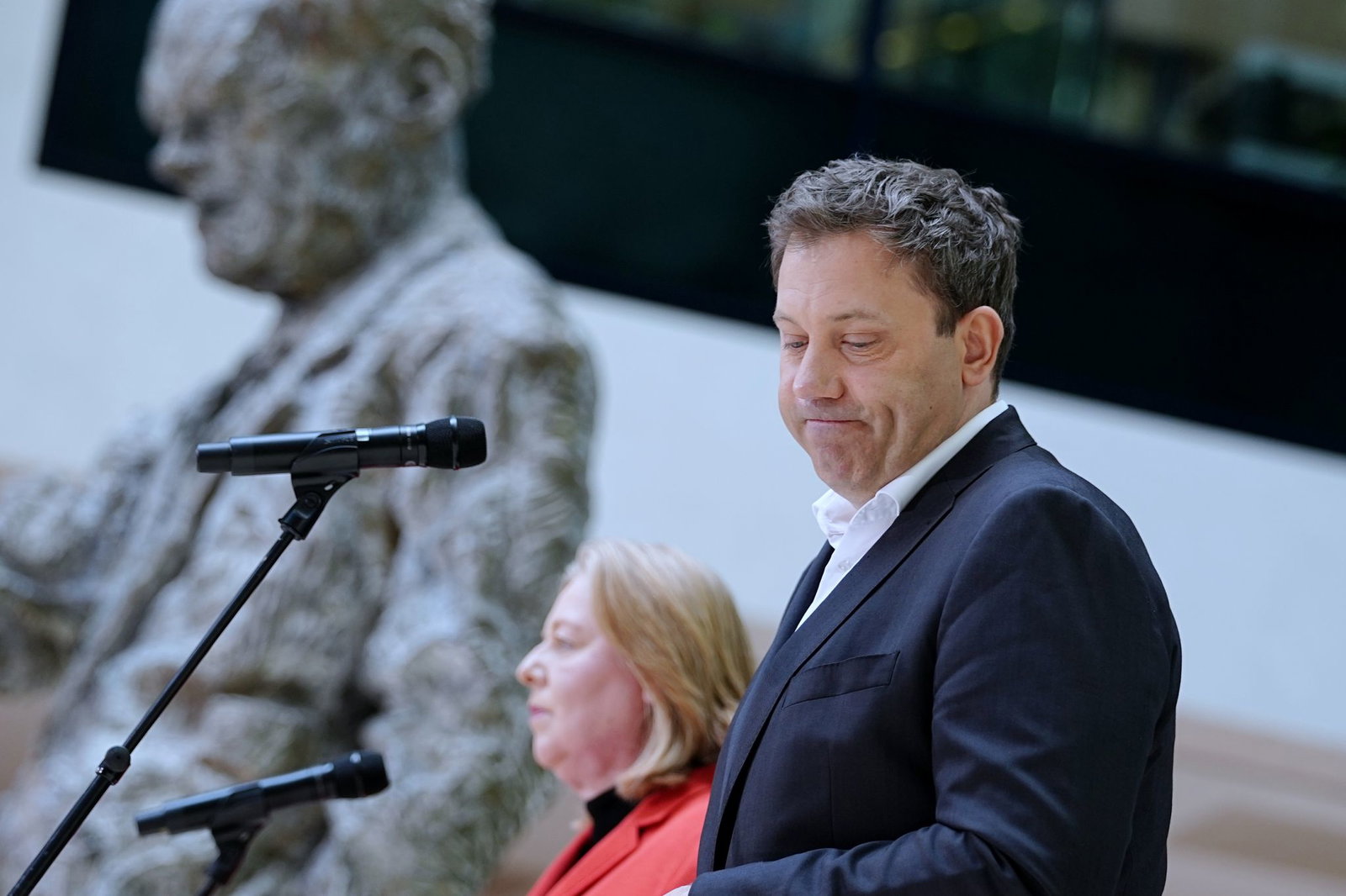 Bärbel Bas und Lars Klingbeil (beide SPD) im Willy-Brandt-Haus in Berlin. (Archivbild)