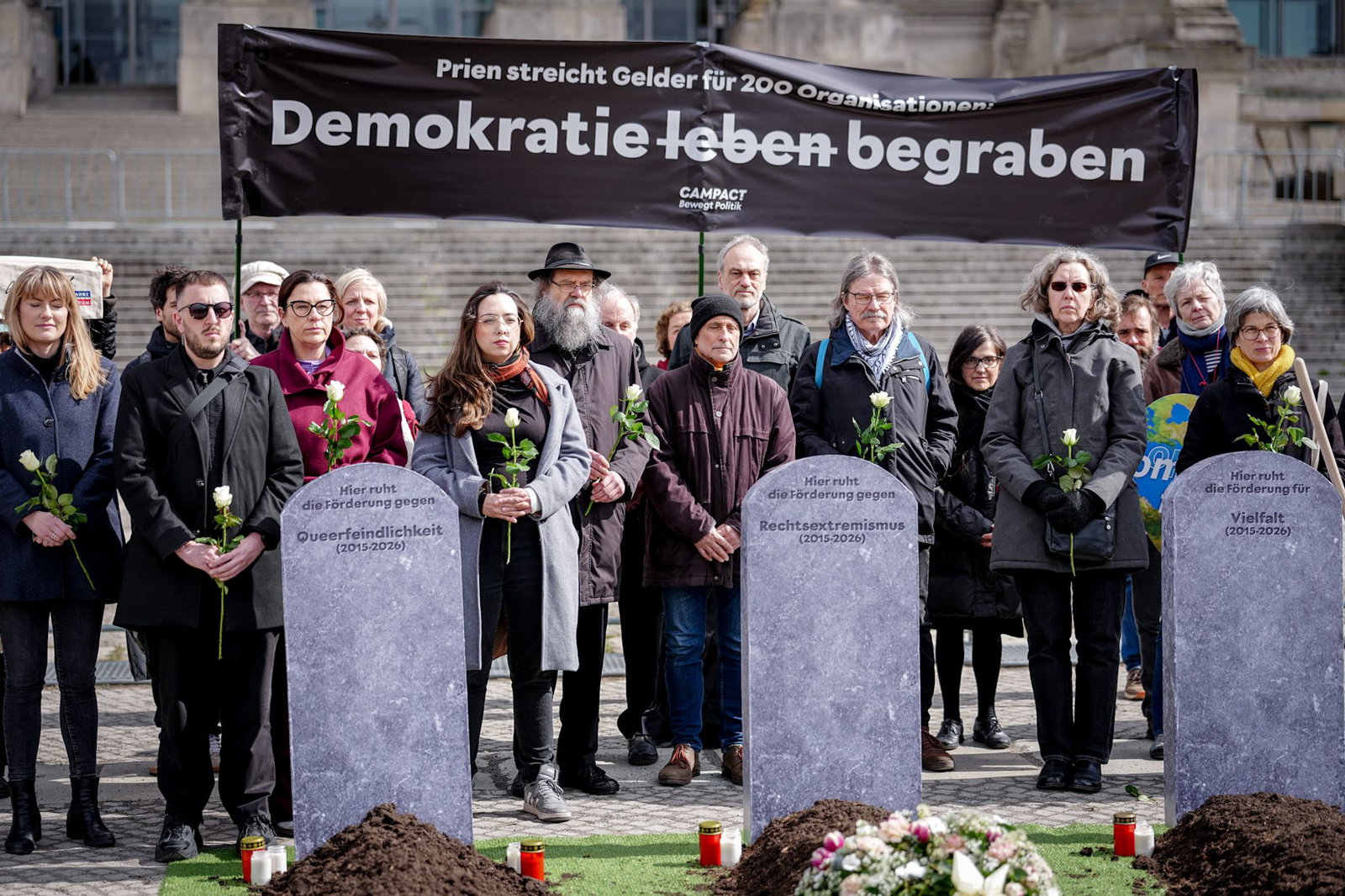 Eine Demonstration am Bundestag wandte sich gegen Einschnitte bei «Demokratie leben!».