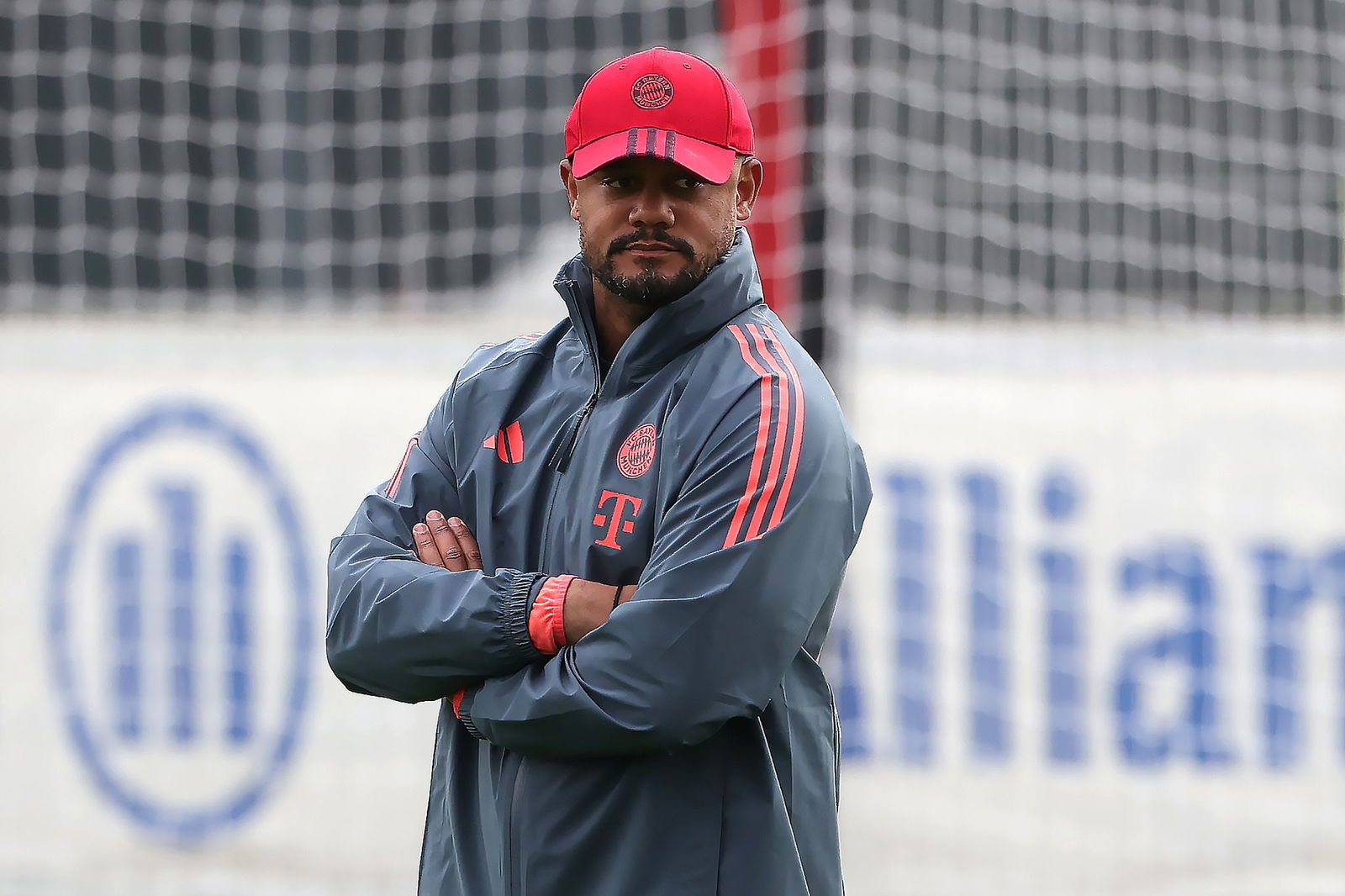 Trainer Vincent Kompany freut sich auf die Auswärtsaufgabe.