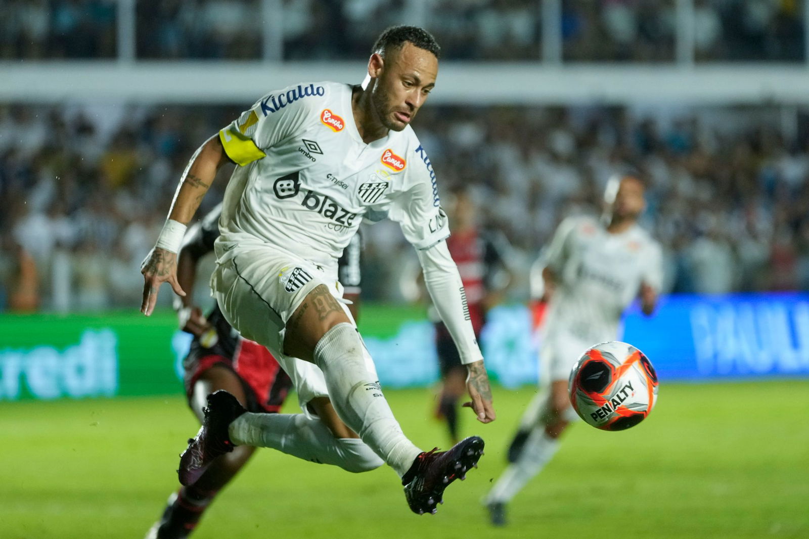 Neymar am Ball für den FC Santos.