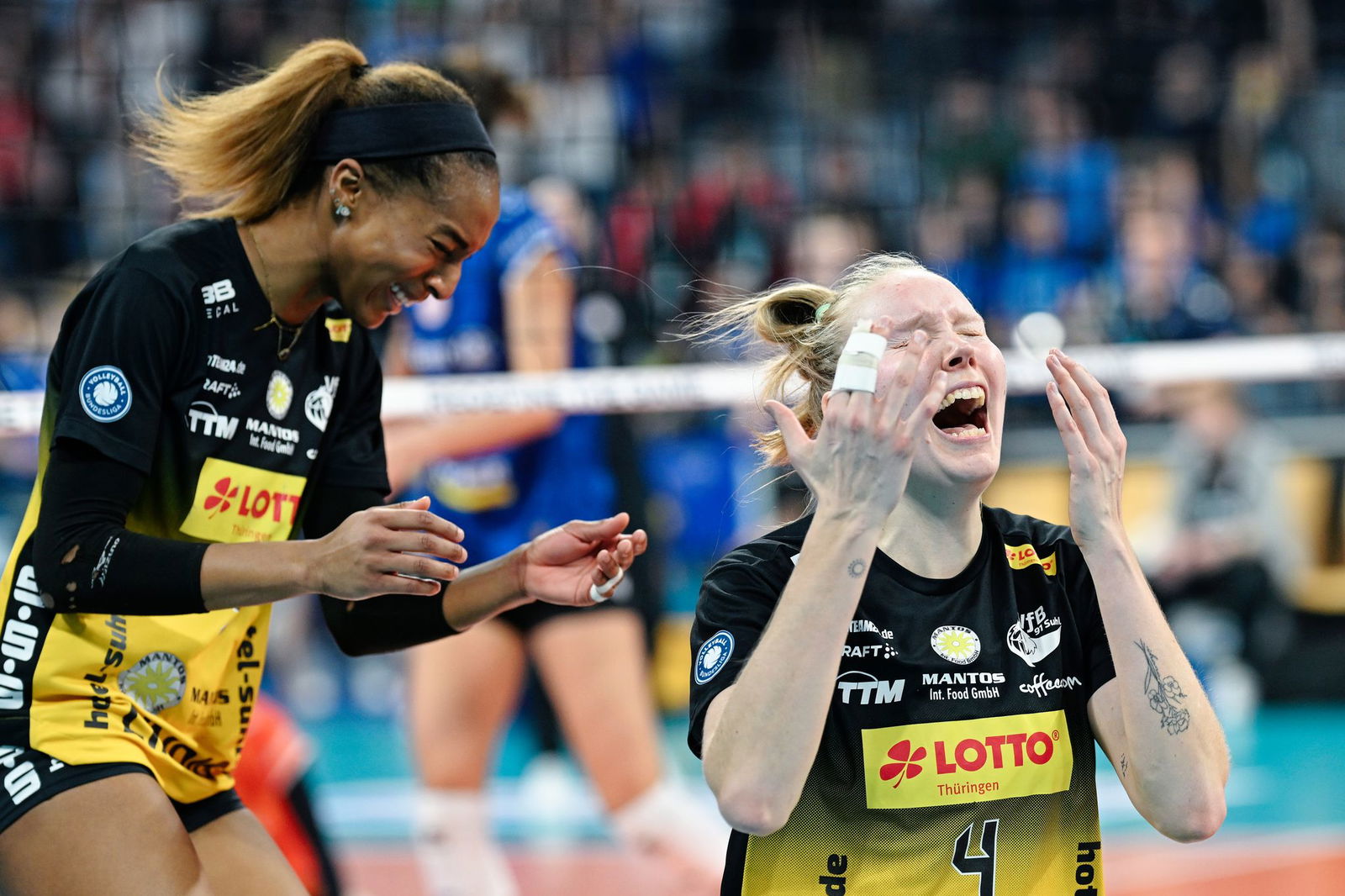 Laakonen (r) konnte die Pokal-Sensation kaum fassen. 