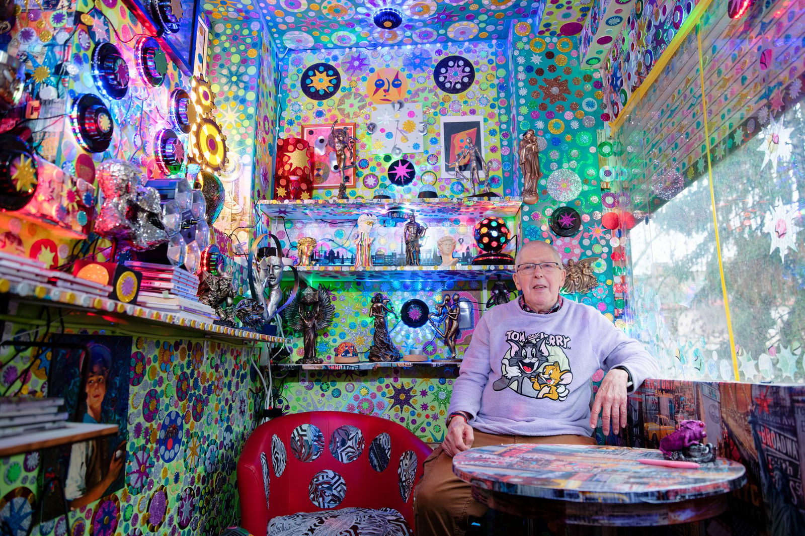 Mit Draht, Licht und viel Geduld trotzt der 84-Jährige dem Image der Industriestadt.