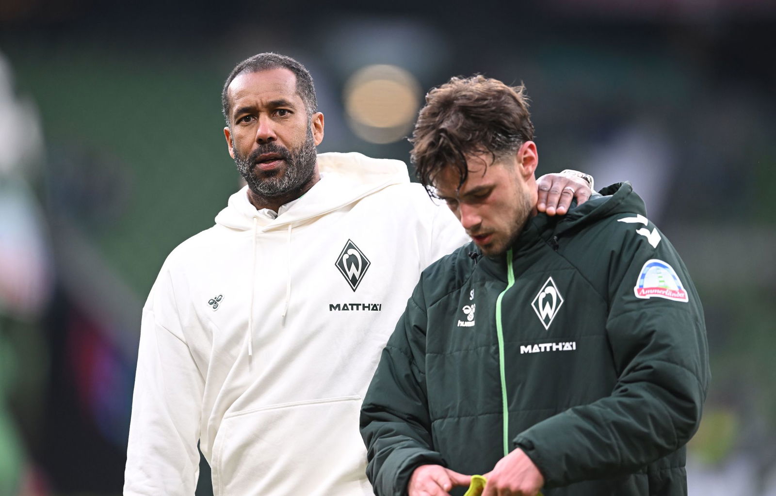 Nach der Niederlage gegen Mainz war Bremens Trainer Daniel Thioune als Tröster gefragt.