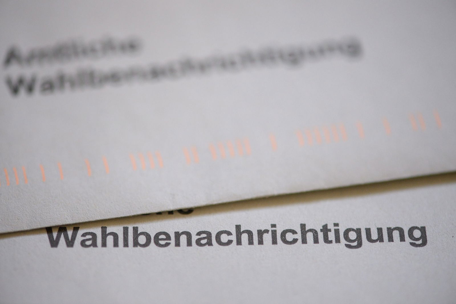 Auf der Wahlbenachrichtigung steht unter anderem die Adresse des Wahllokals. (Symbolbild)