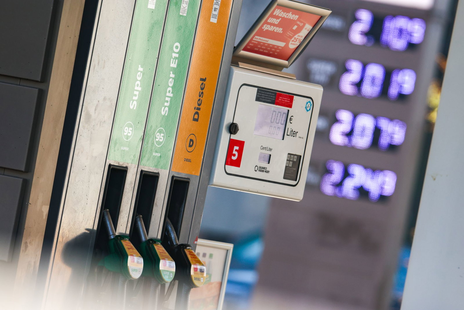 Spritdiebe auf Beutezug. (Symbolbild)