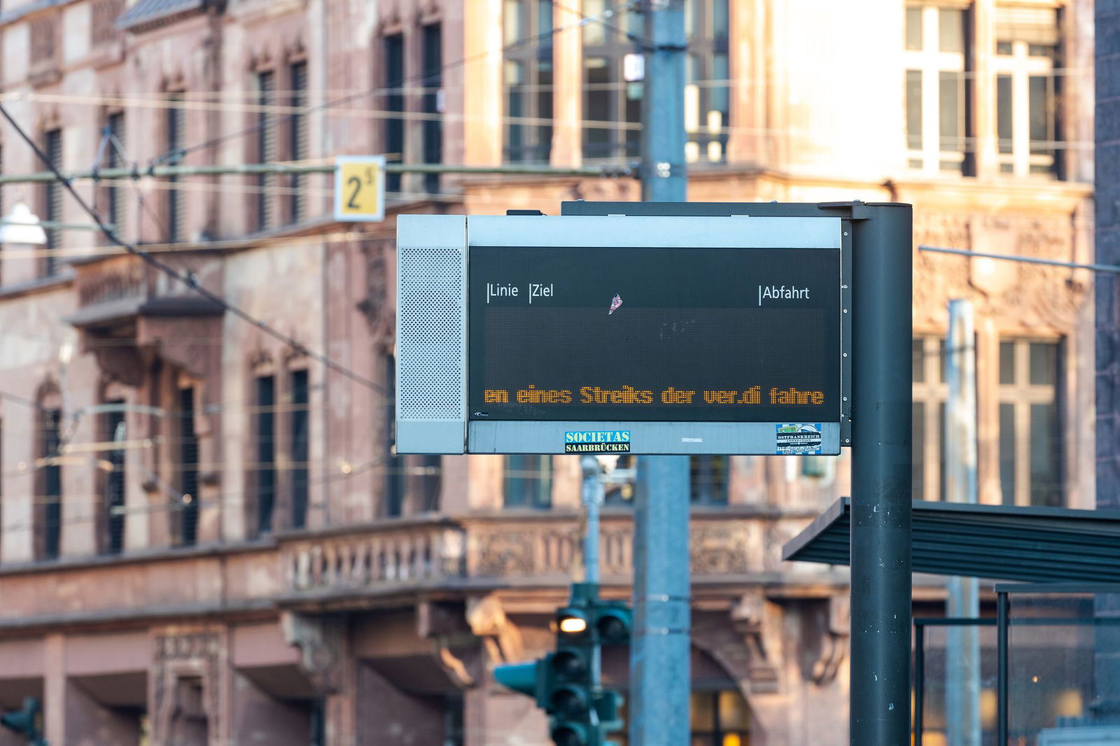 Die Gewerkschaft Verdi ruft ihre Mitglieder bei der Saarbahn und Saarbahn Netz zu einem
ganztägigen Warnstreik am Donnerstag auf. (Symbolbild)