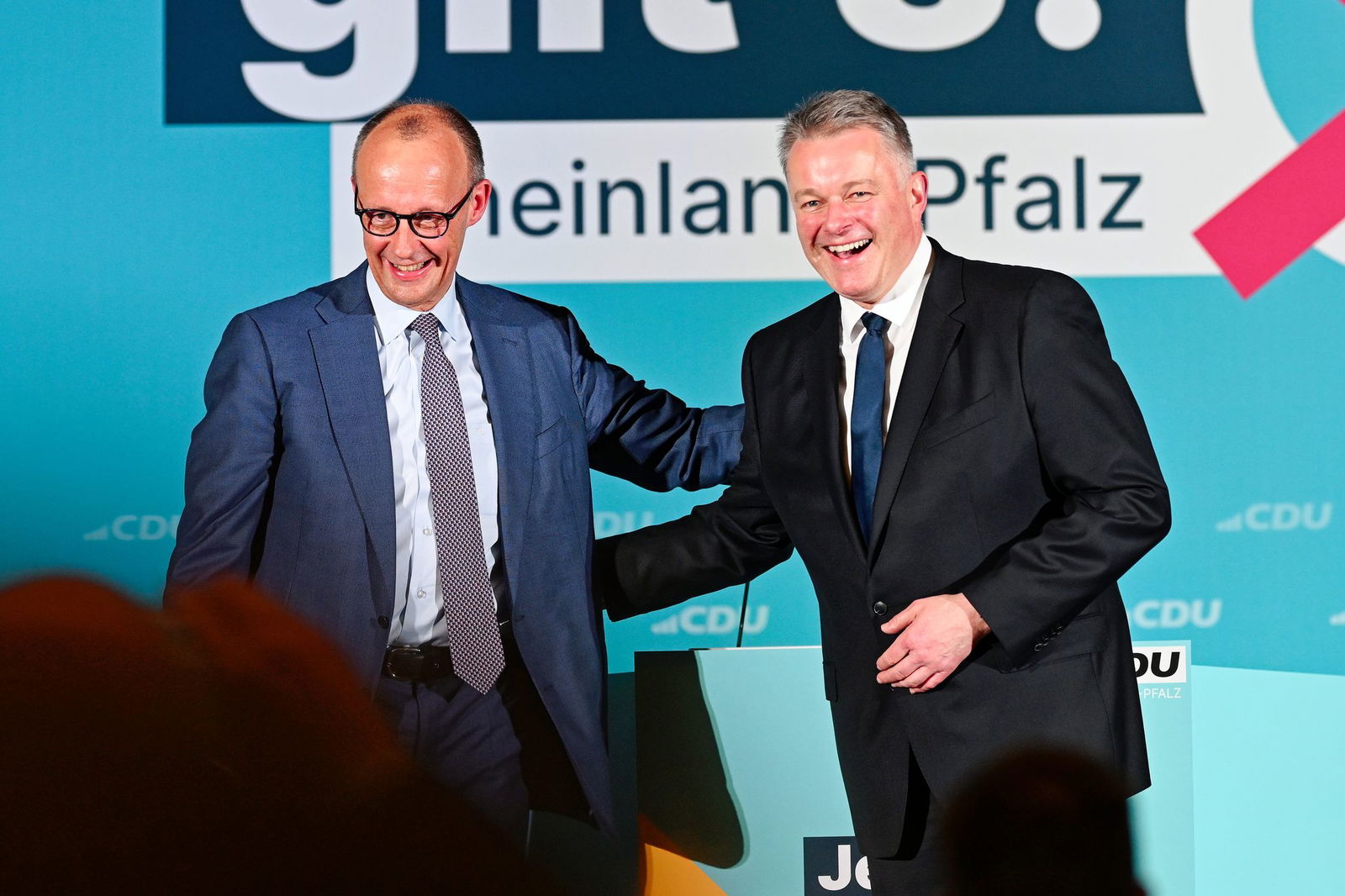 Bundeskanzler Merz kam zum Wahlkampfabschluss von Schnieder. 