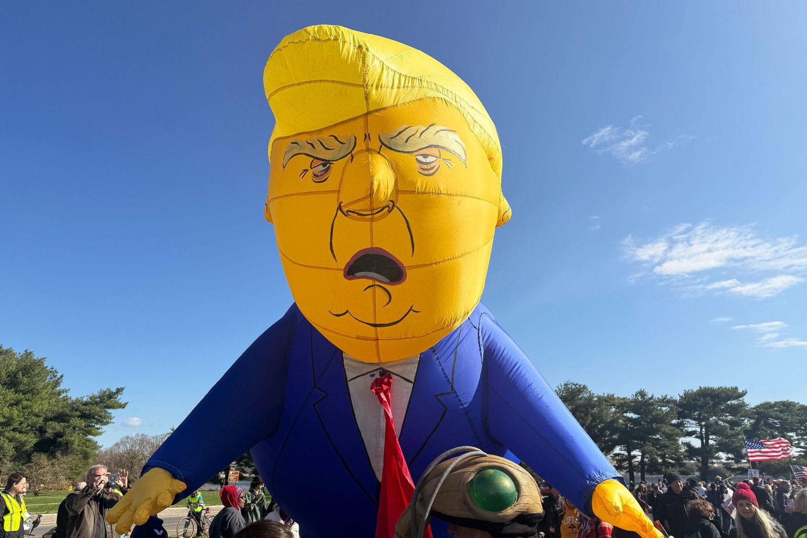 Die Proteste richten sich gegen Trump und seine Politik.