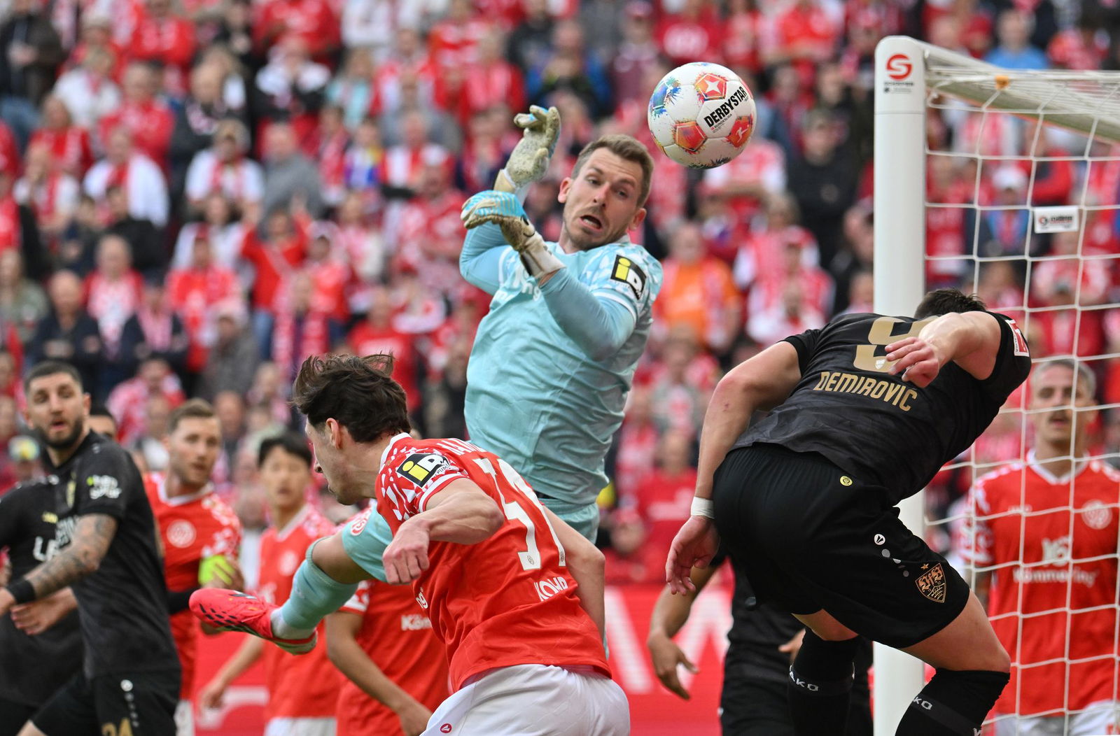 Stand zu Beginn im Fokus: Mainz-Torwart Daniel Batz. 