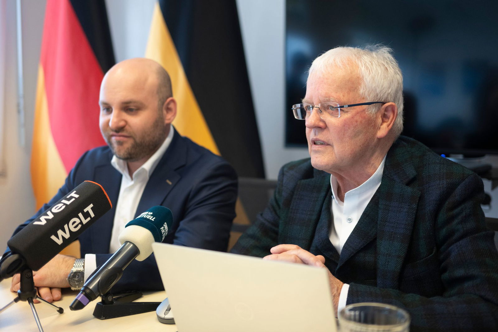 Die AfD mit Kandidat Markus Frohmaier (l) an der Spitze konnte ihr Ergebnis im Vergleich zur Landtagswahl 2021 verdoppeln.