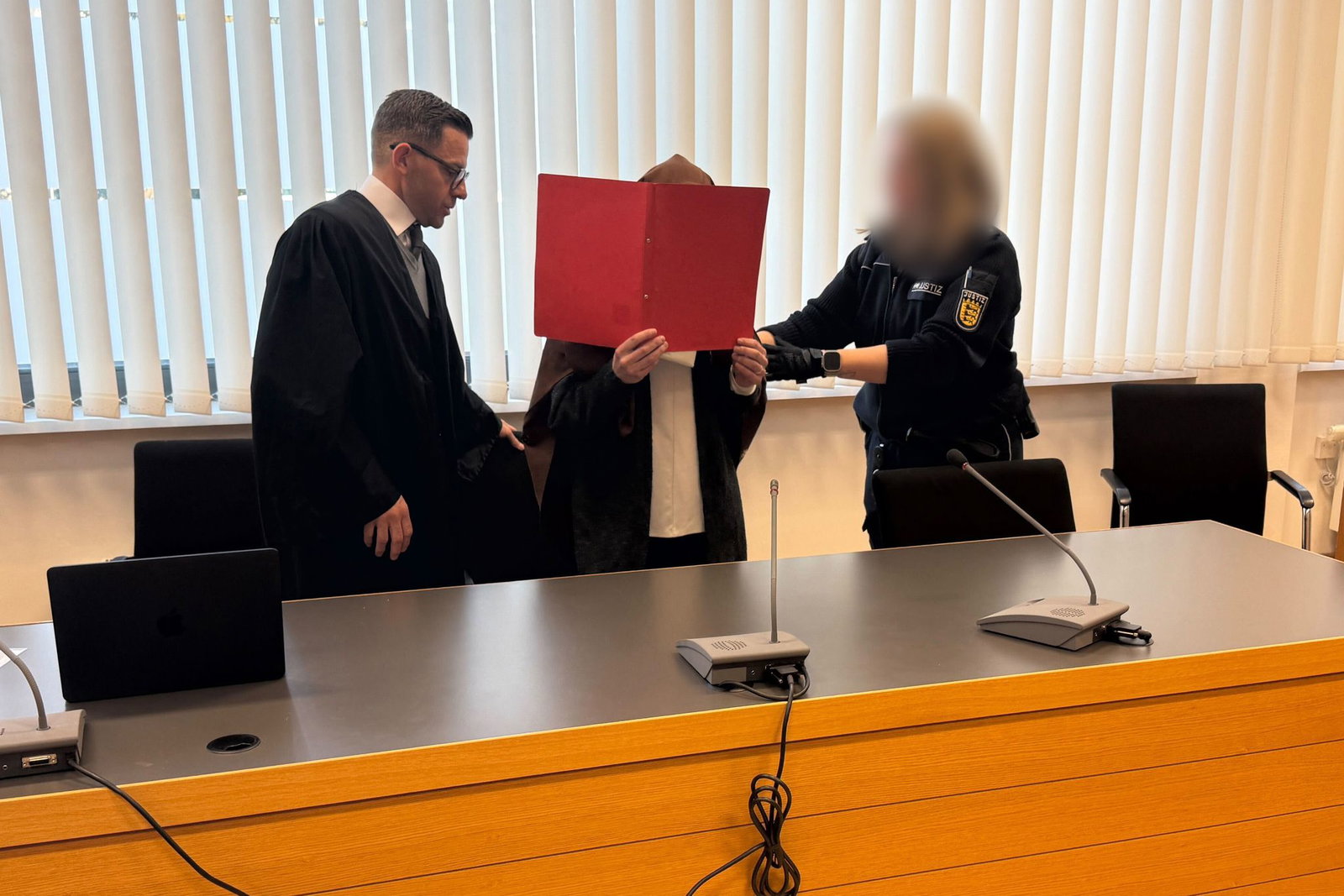 Eine Frau hat sich jahrelang als Lehrerin in Heidelberg und Homburg ausgegeben - früher war sie auch schon in Rheinland-Pfalz tätig gewesen und verurteilt worden. (Archivbild)