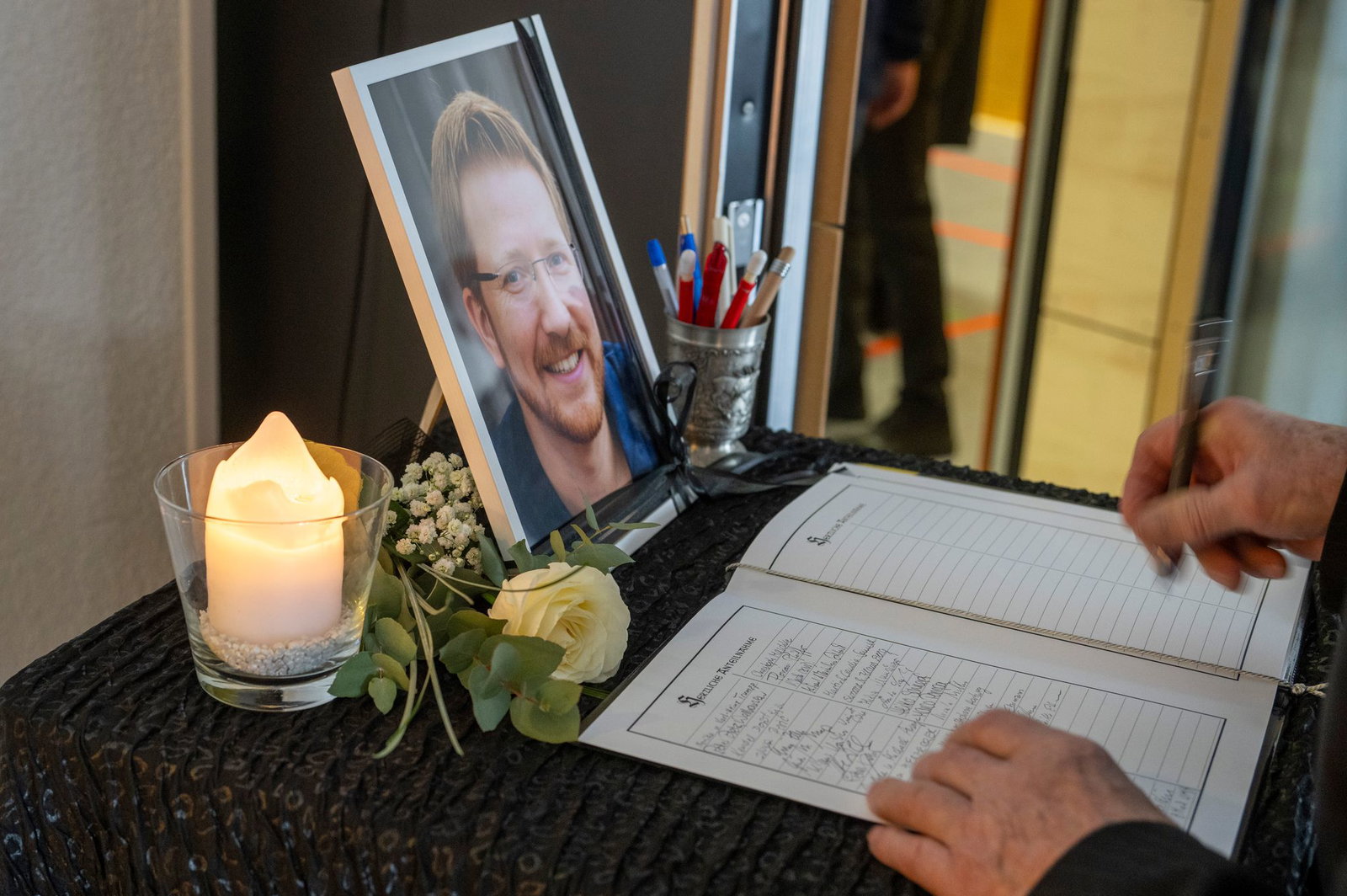 Kondolenzbuch für den gestorbenen Bürgermeister Christian Mauch. 