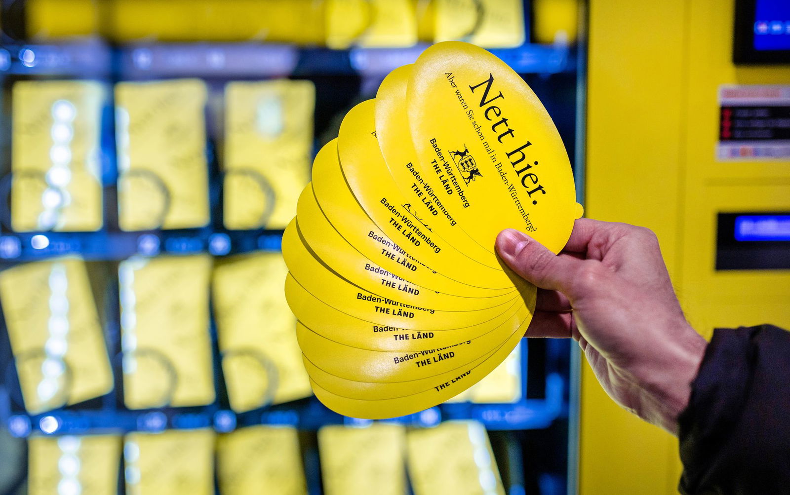 Pro Packung kosten die zehn Sticker einen Euro.