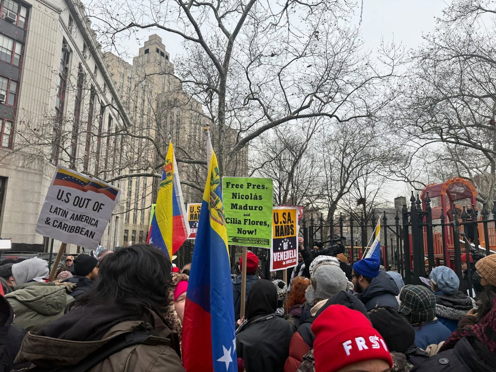 Beim ersten Gerichtstermin gab es Proteste von Kritikern und Befürwortern Maduros (Archivbild).