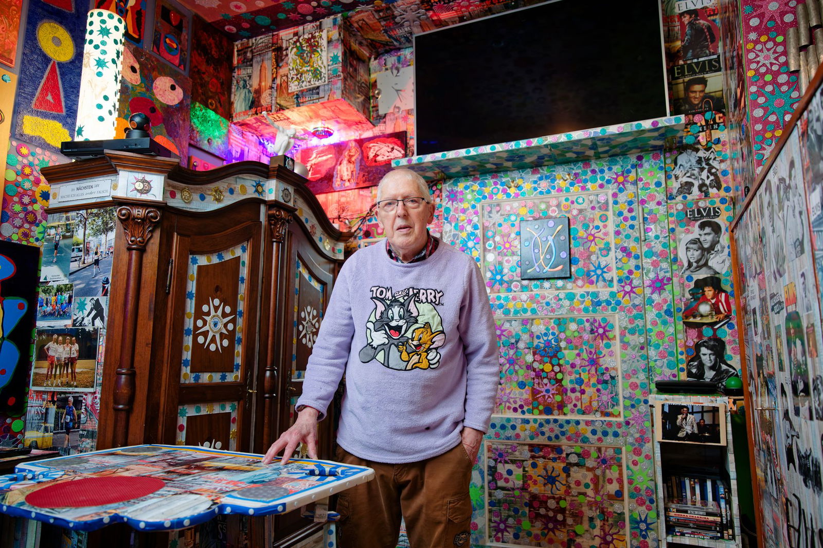 Das andere Ludwigshafen: Im Hemshof hat Willi Streily seine Zimmer in ein farbintensives Gesamtkunstwerk verwandelt.