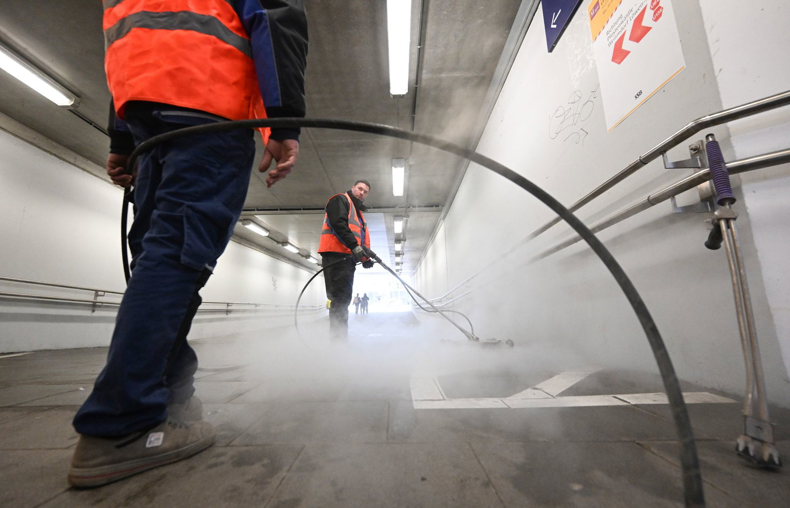 Insgesamt ist der Frühjahrsputz an mehr als 200 großen und kleinen Bahnhöfen im Südwesten geplant.