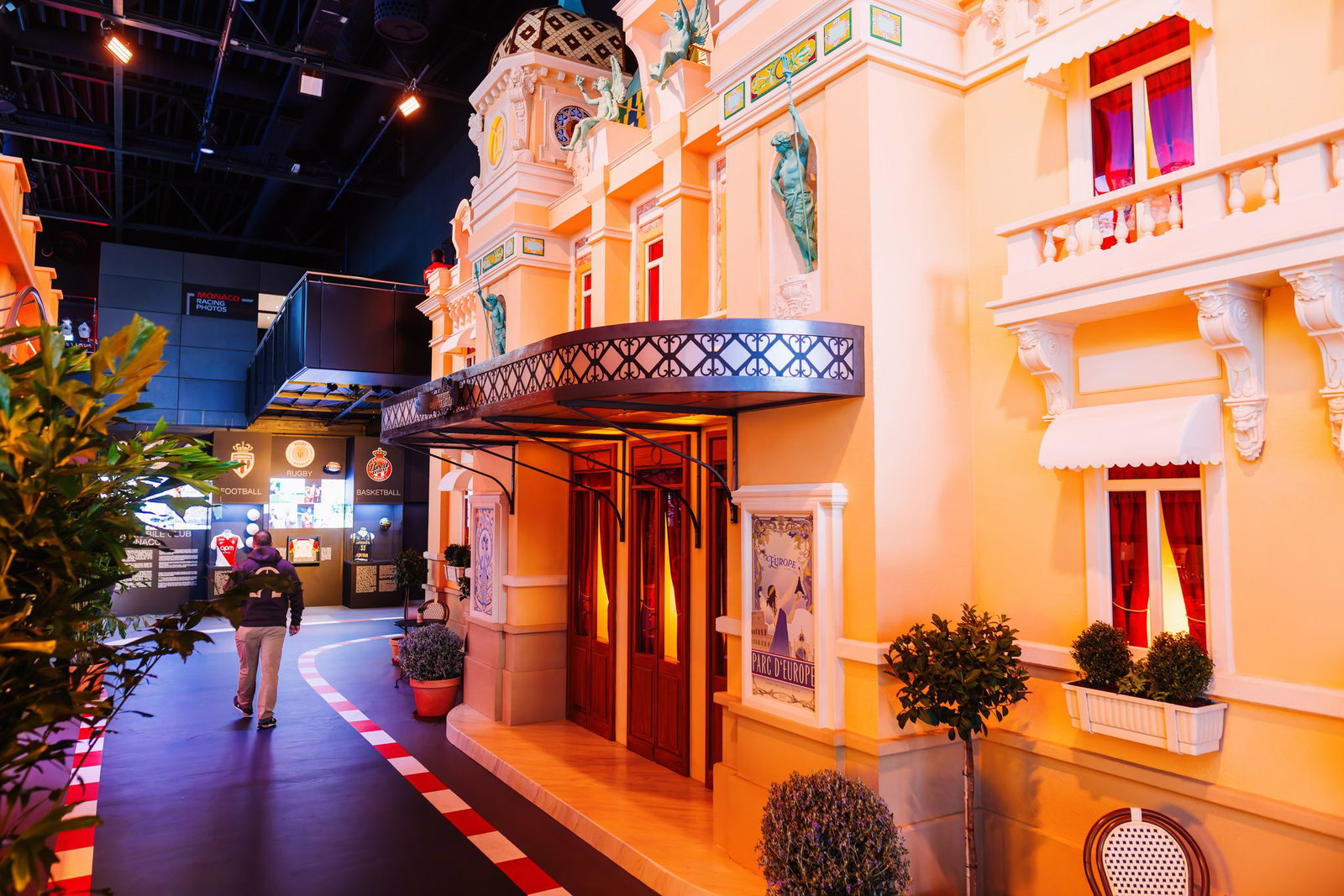 Die Fassade der Spielbank von Monte-Carlo wird im neuen Themenbereich abgebildet.