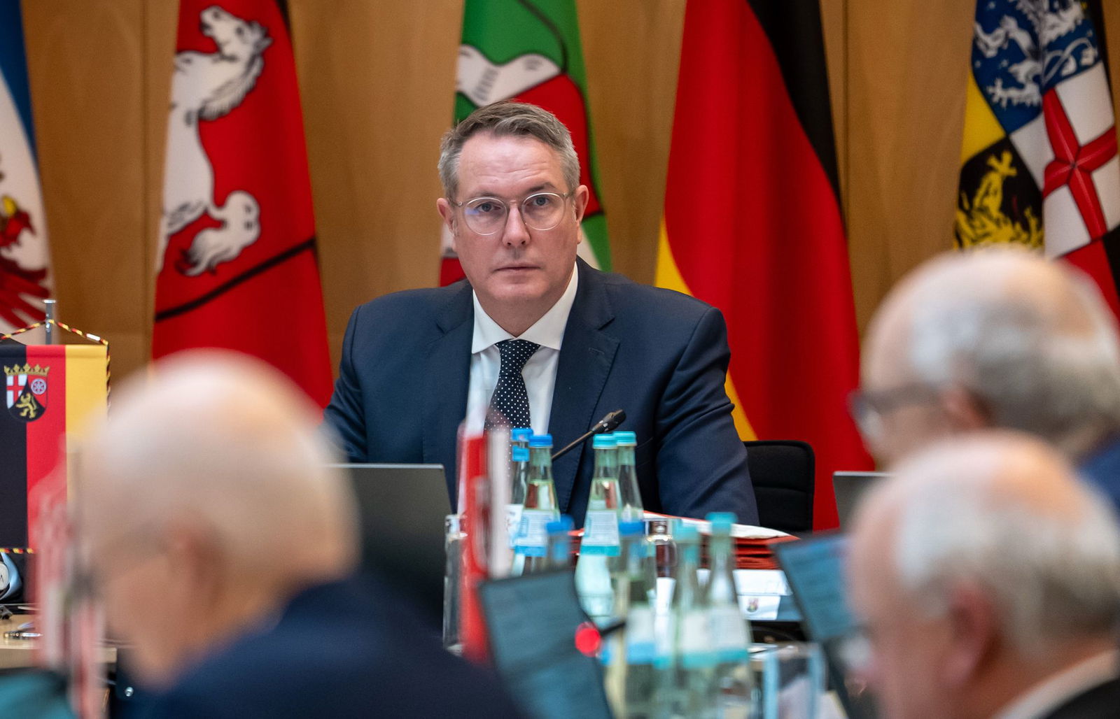 Der Vorsitzende der Ministerpräsidentenkonferenz, der Rheinland-Pfälzer Alexander Schweitzer (SPD), geht davon aus, dass die Kommunen eine Soforthilfe des Bundes brauchen. (Archivbild)