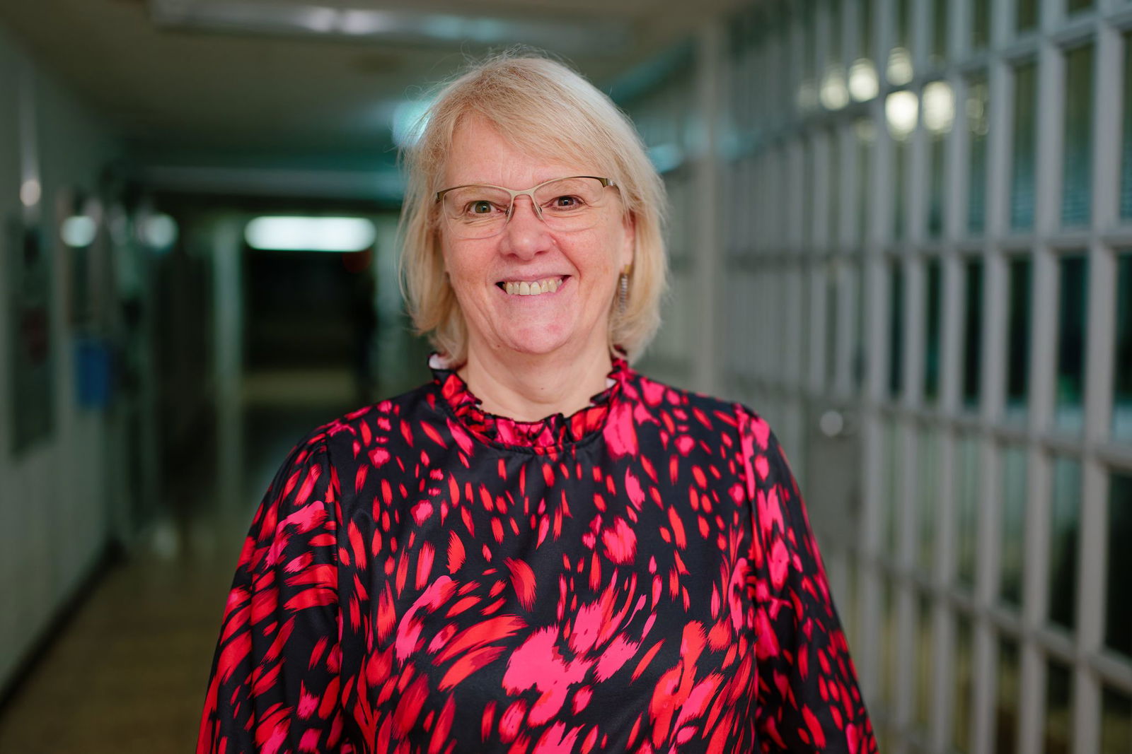 Die gebürtige Mainzerin Bäßler leitet die JVA seit 2015.