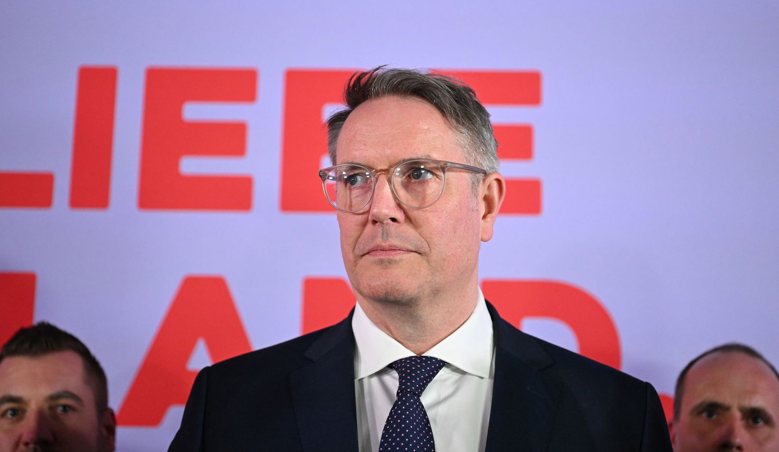 Schweitzer wurde bei den Genossen mit viel Applaus empfangen