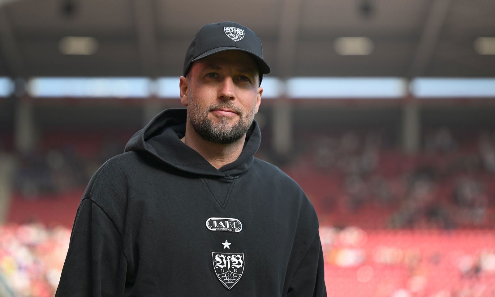 Trainer Sebastian Hoeneß will mit dem VfB im Hinspiel gegen Porto die Grundlage für den angestrebten Viertelfinaleinzug legen. (Archivbild)