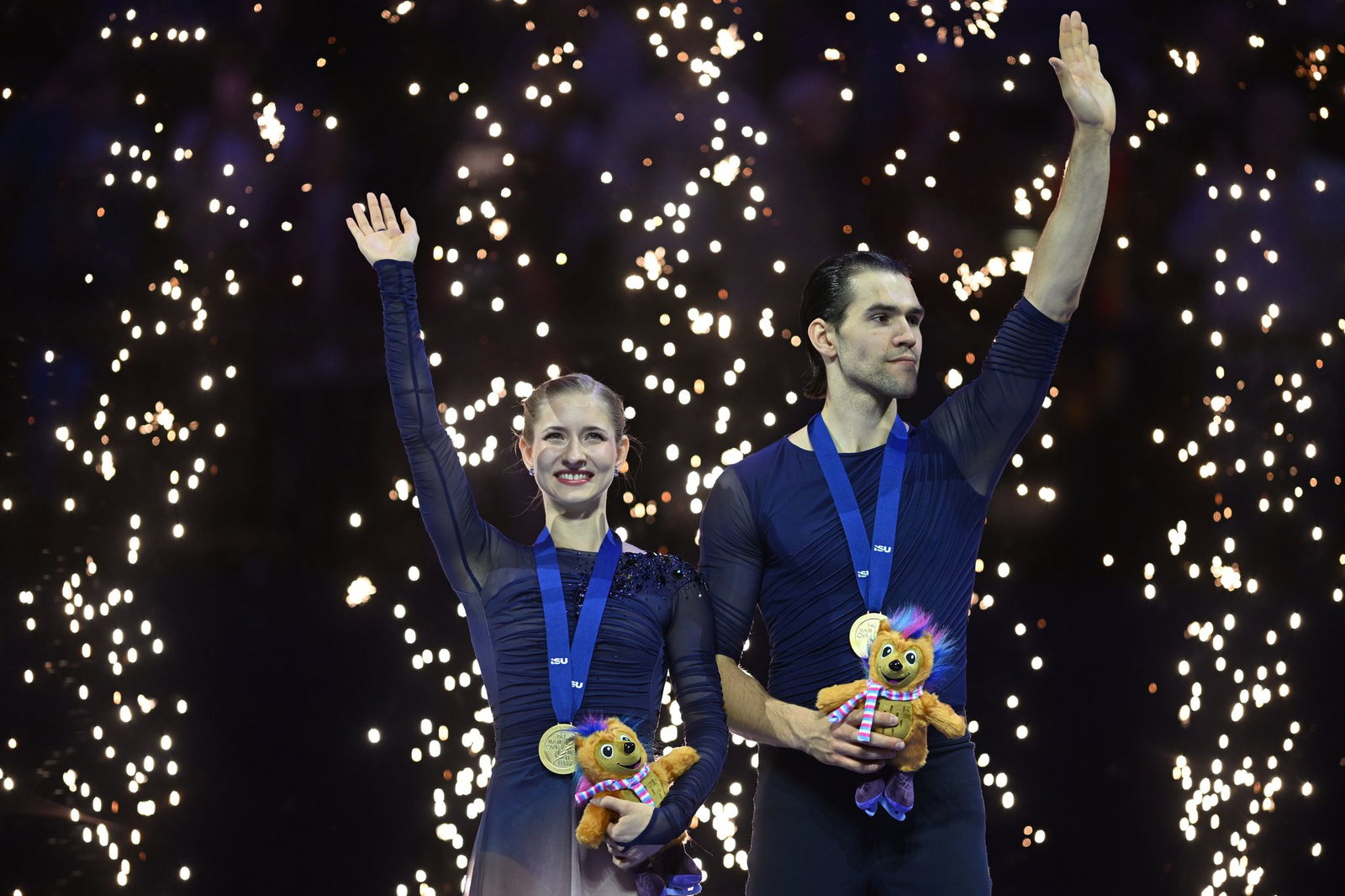 Minerva Hase (l) und Nikita Volodin feierten ihren Gold-Coup.
