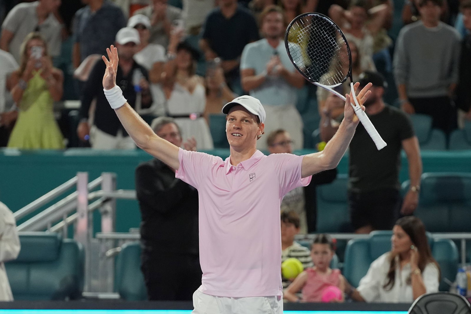 Jannik Sinner gewann das hochklassige Match gegen Alexander Zverev nach 1:53 Stunden.