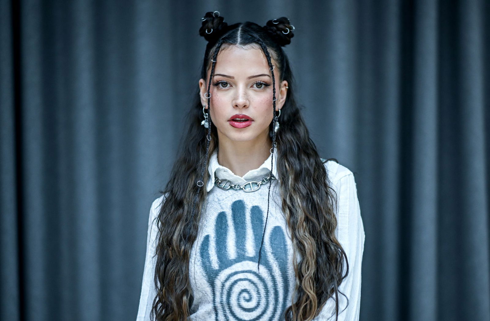 Pop-Star Nina Chuba hat das Titellied der ARD-Kinderserie «Die Pfefferkörner» neu aufgenommen. (Archivbild)