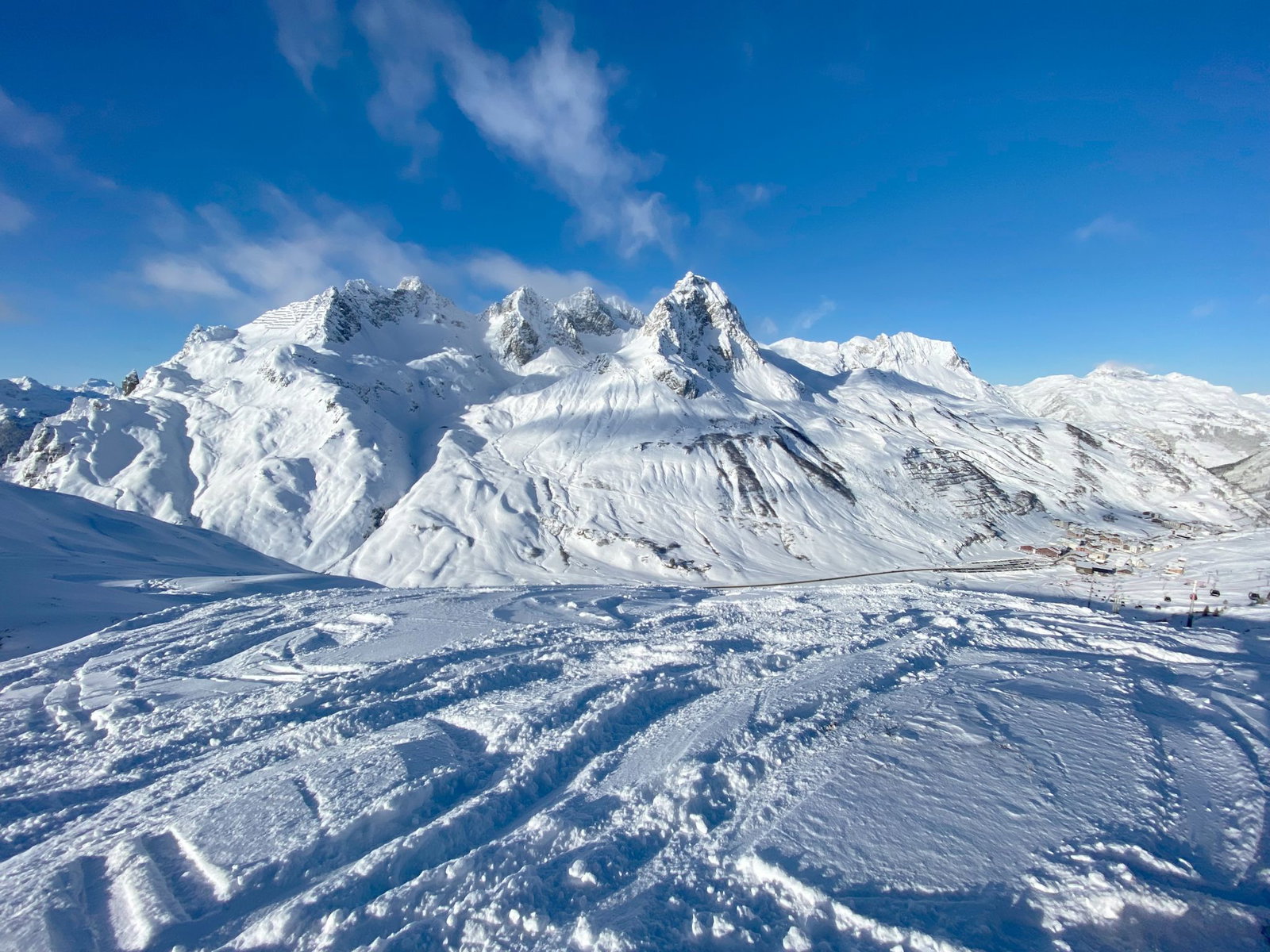 Am Arlberg in Österreich sind binnen 24 Stunden bis zu 60 Zentimeter Schnee gefallen. (Archivfoto)