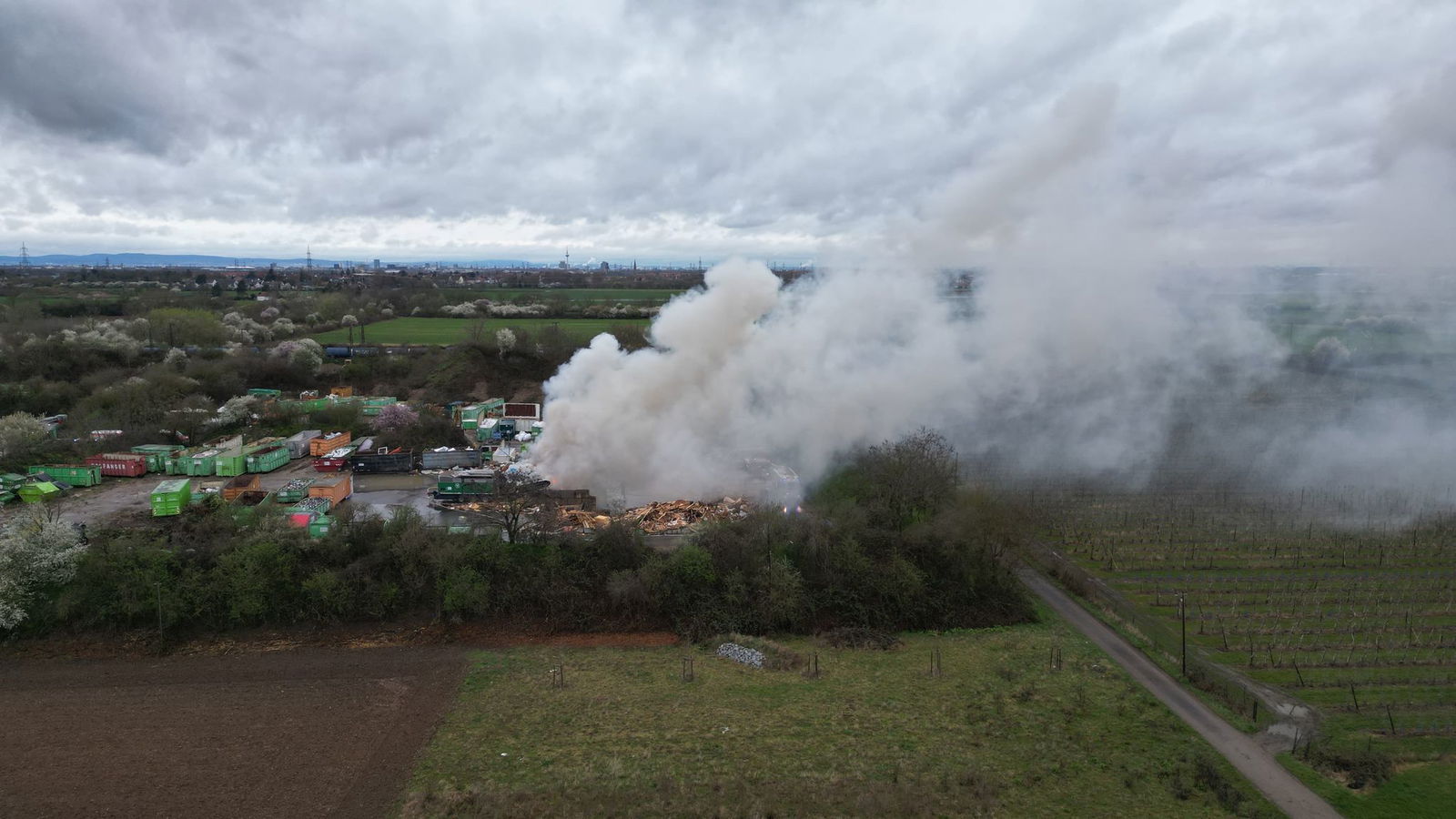 Die Rauchsäule war kilometerweit zu sehen.