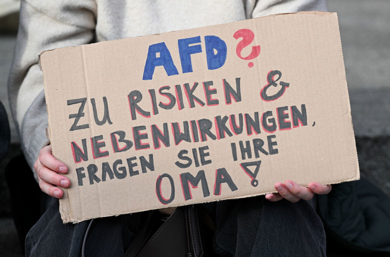 «Nie wieder» sei jetzt, so der Veranstalter. Rechtsextremismus dürfe nicht wieder und nicht weiter Macht in den Parlamenten gewinnen. (Symbolbild)
