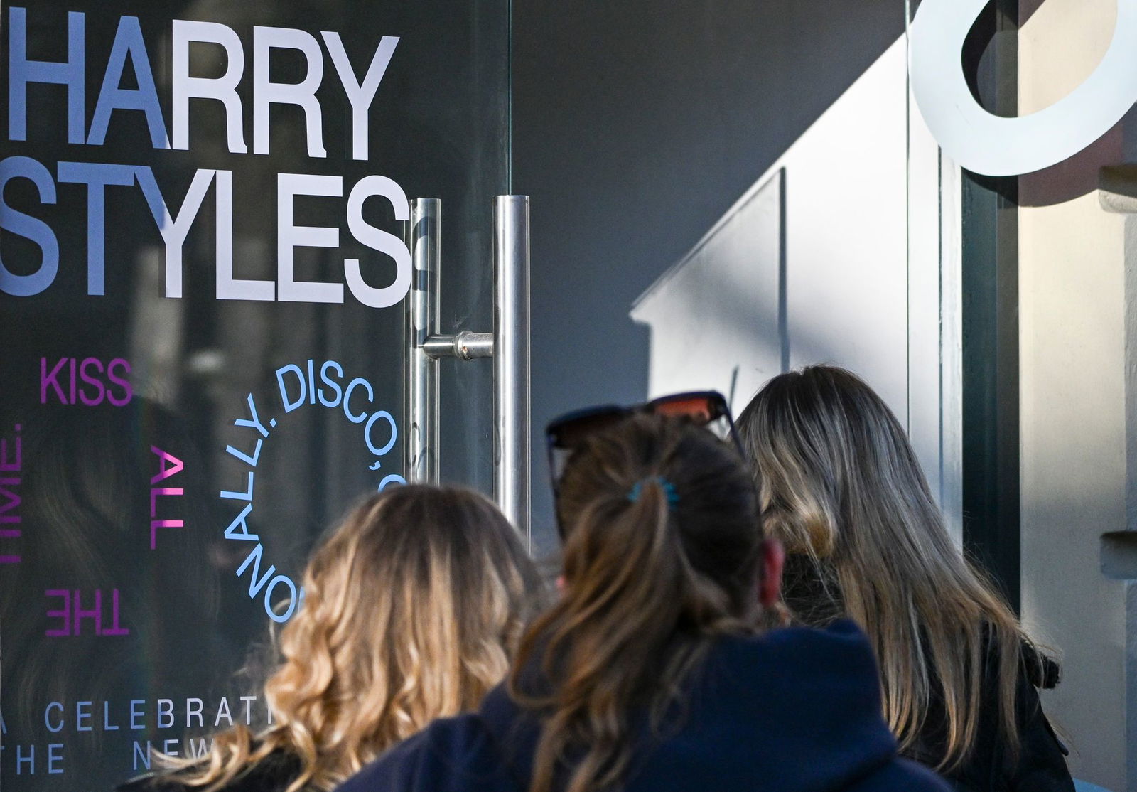 Fans warteten schon vor Öffnung des Pop-up-Stores.