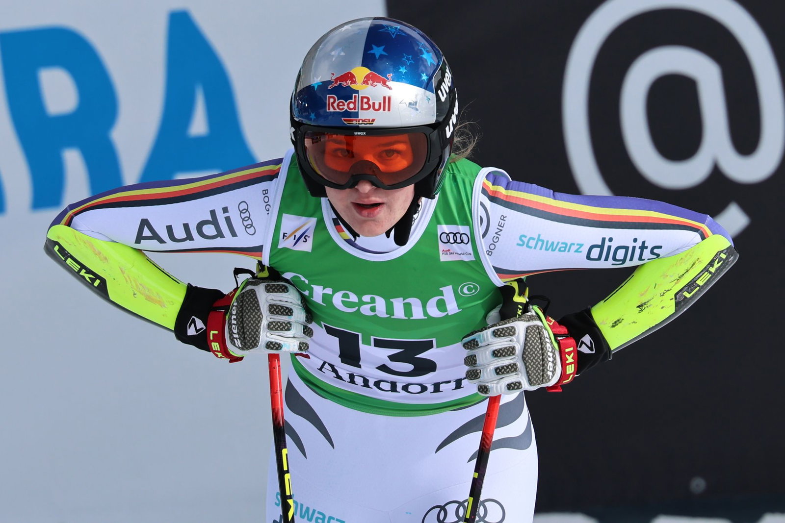 Nach ihrem Sieg am Samstag wurde Emma Aicher 24 Stunden später von Sofia Goggia bezwungen.