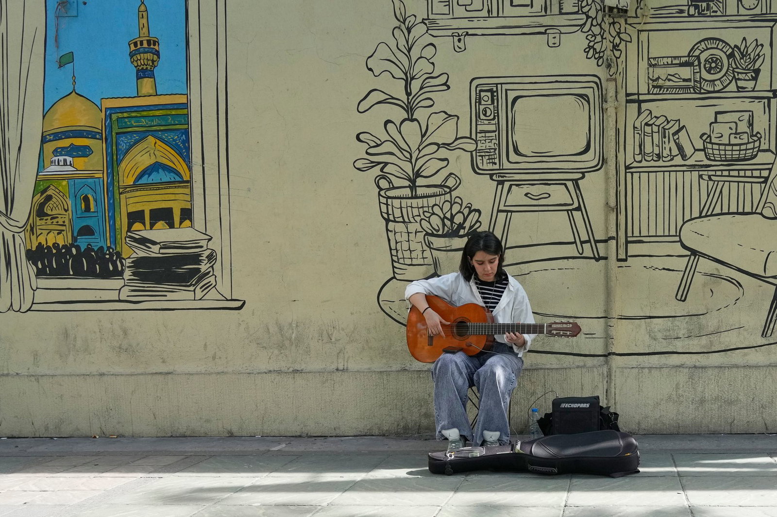 Dank der aktuellen Waffenruhe stellt sich in den Straßen Teherans auch wieder ein gewisser Alltag ein - doch viele befürchten, dass der Krieg noch nicht vorbei ist. (Archivbild)