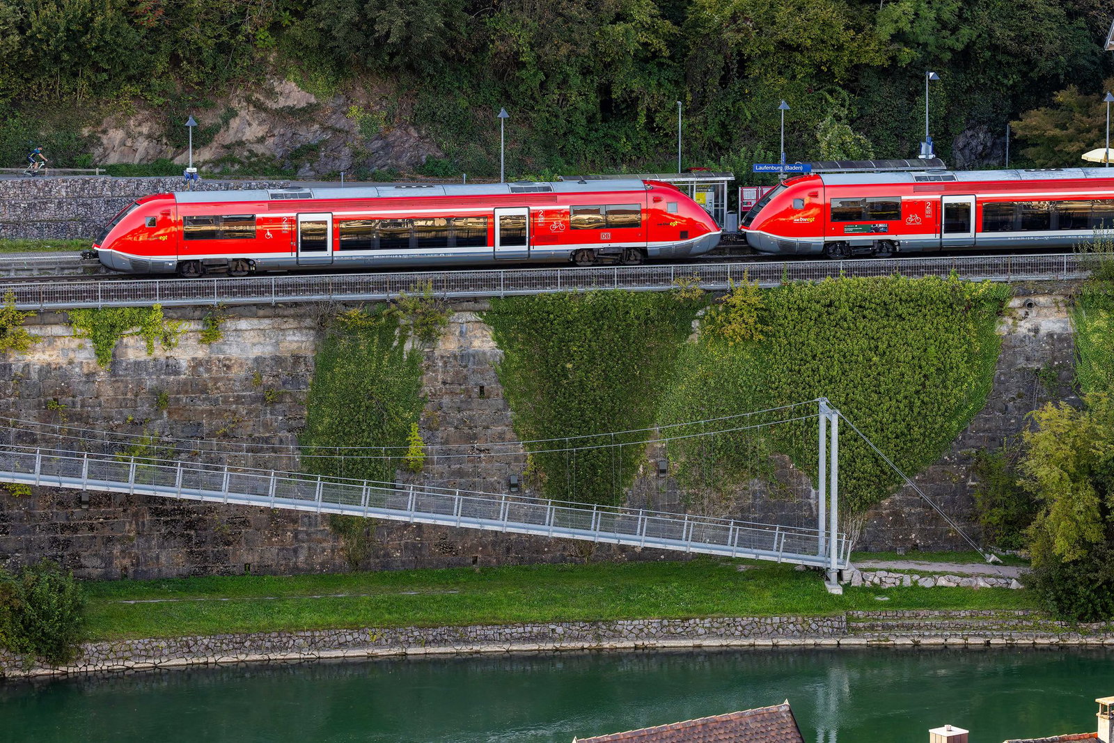 Umfangreiche Bauarbeiten beeinträchtigen die wichtige Bahnstrecke. (Archivbild)