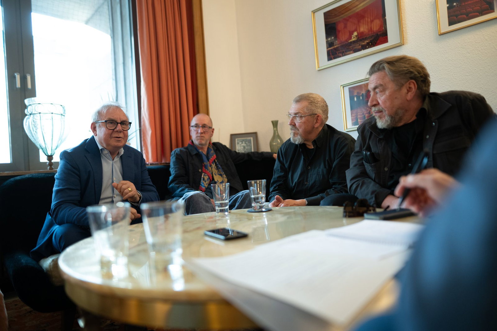 Joachim Król (1.v.l) und Armin Rohde (1.v.r), die beide aus Bergarbeiterfamilien stammen, erzählen von Mobbing in ihrer Schulzeit.