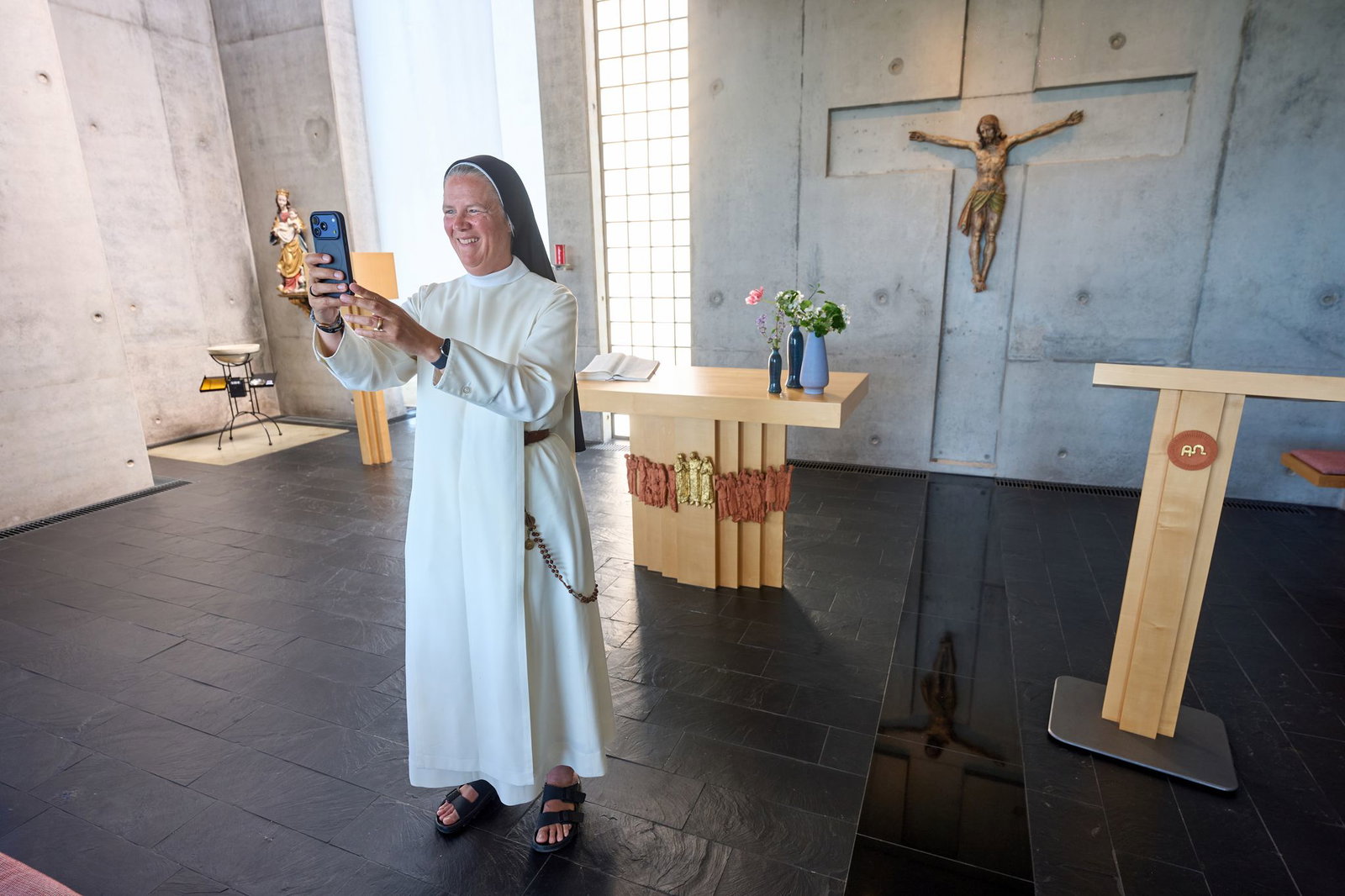 Schwester Ursula postet auch Videos auf Instagram. 