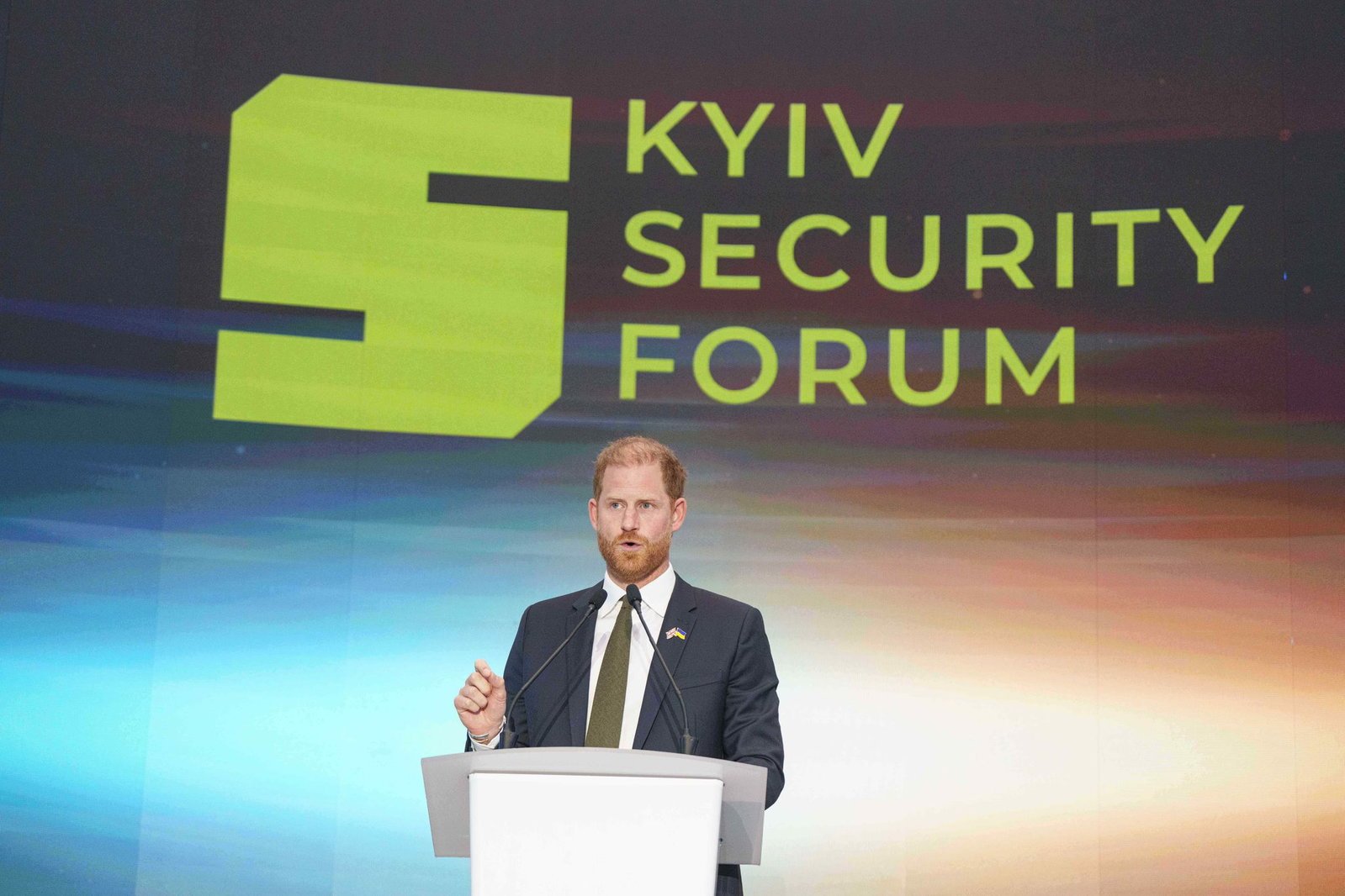 Der britische Prinz Harry reist nicht im Auftrag des Königshauses, sondern auf eigene Faust.