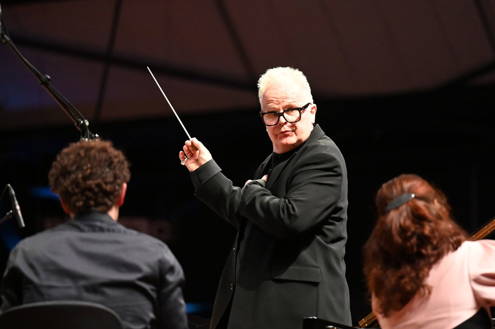 Zuletzt hat er auch zum Taktstock gegriffen, wie hier in Neumünster: Grönemeyer will Stillstand vermeiden. 