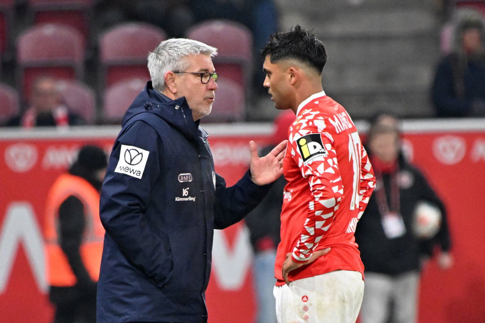 Ob Nadiem Amiri (r) für das Europapokal-Hinspiel in den Kader zurückkehrt, ist offen. (Archivbild)