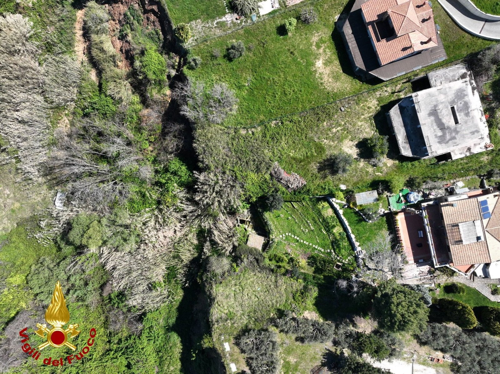 Unwetter mit heftigen Regenfällen haben die Erde Anfang der Woche in Süditalien wieder in Bewegung gesetzt.