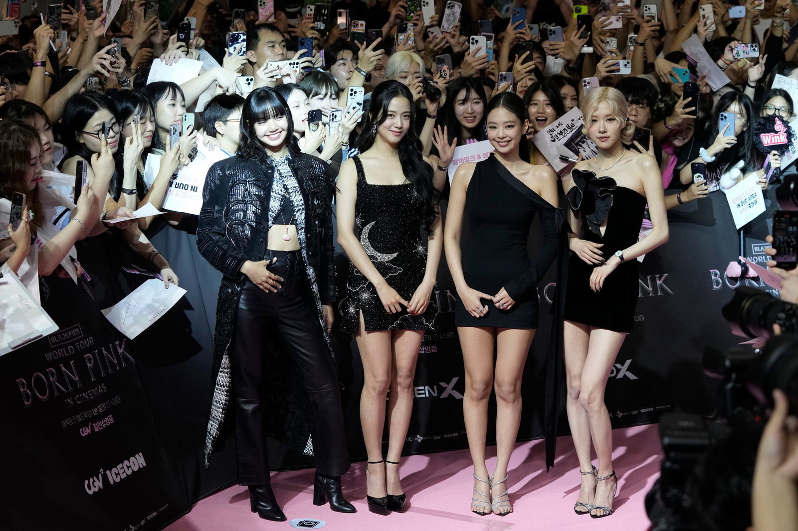 Lalisa Manoban (links im Bild) und ihre K-Pop-Gruppe Blackpink werden von Millionen Fans angehimmelt. (Archivbild)