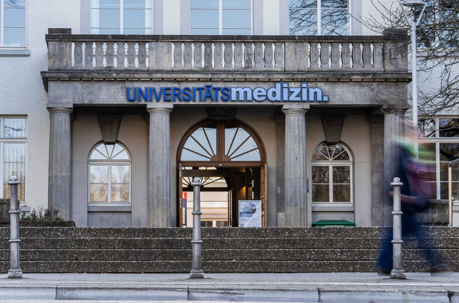An der Rückseite der Kinderklinik der Unimedizin gibt es jetzt eine Babyklappe. (Archivbild)